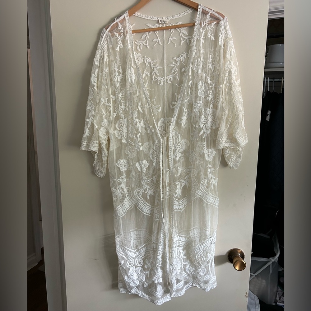 Elegant White Lace Kimono Robe